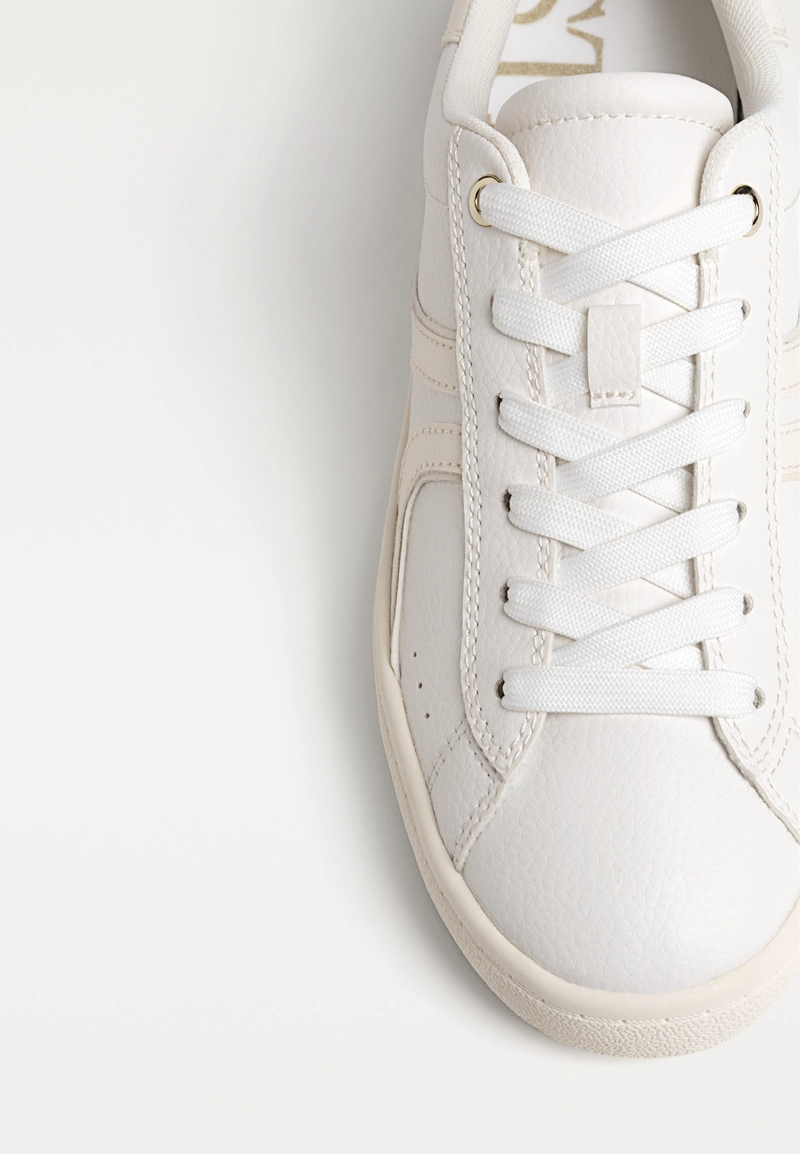 Белые базовые кроссовки