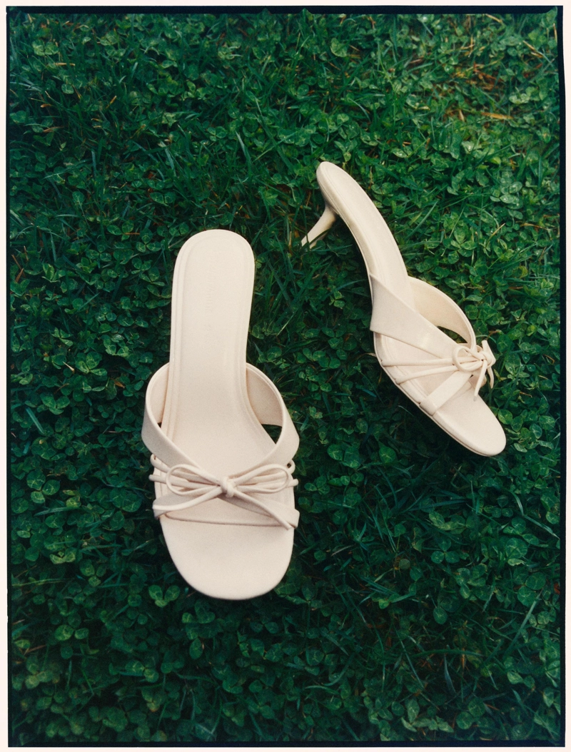 Босоножки на каблуке с бантом