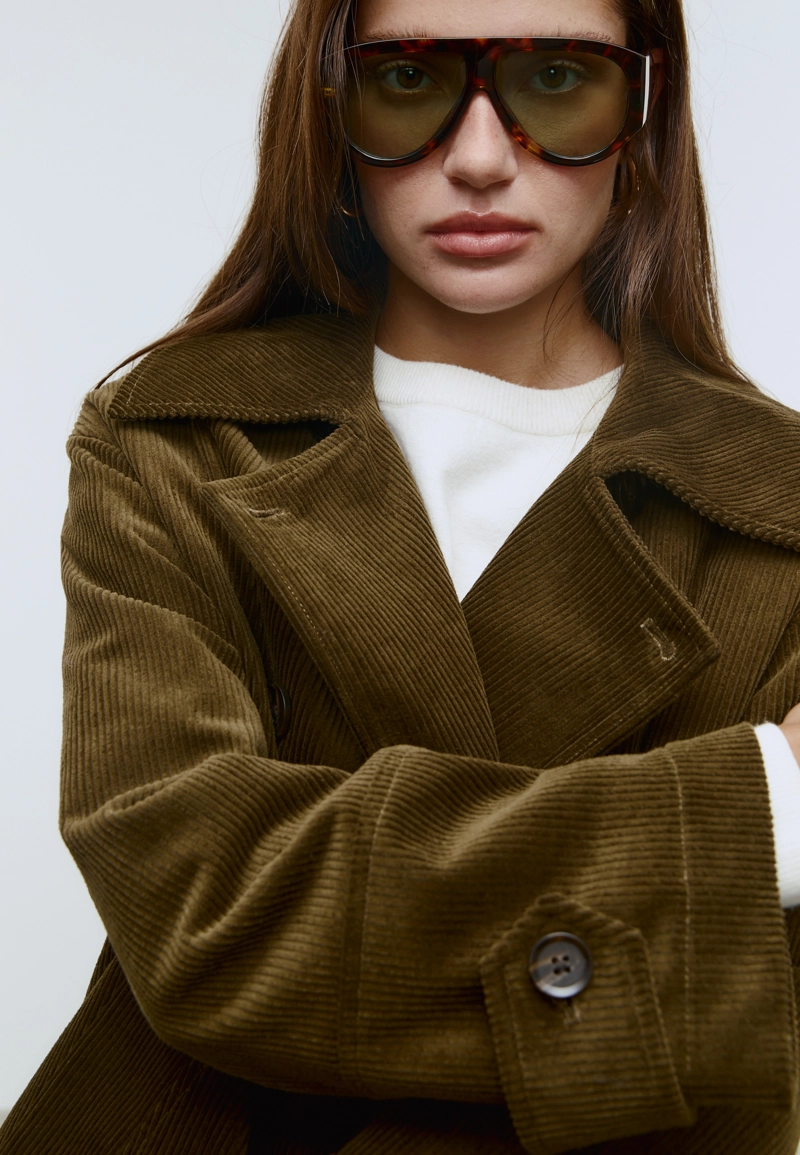 Пальто стандартного кроя из вельвета