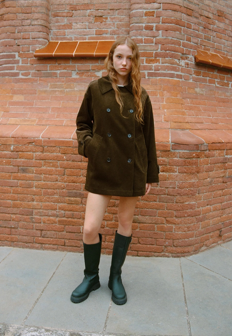 Пальто стандартного кроя из вельвета