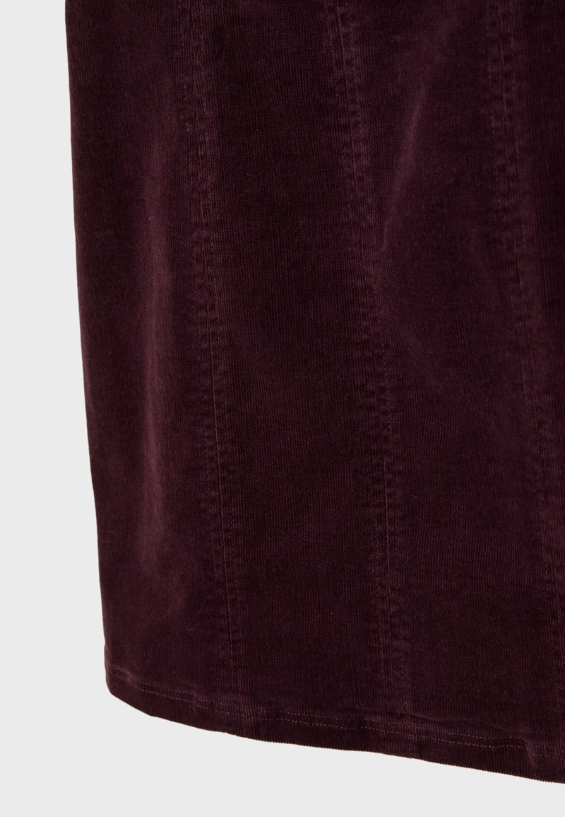 Короткое вельветовое платье без рукавов