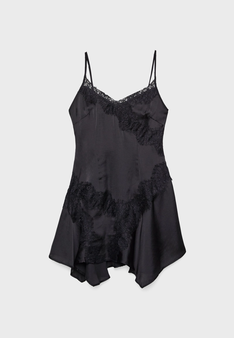 Короткое платье-комбинация с кружевом