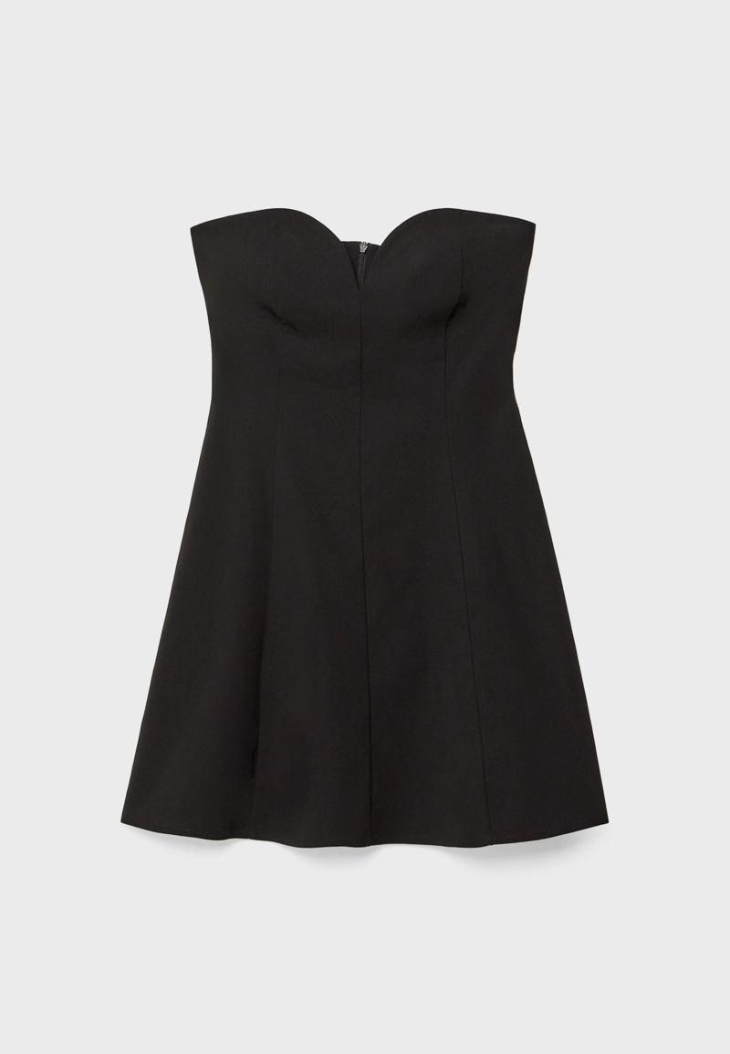 Короткое платье с вырезом сердечком