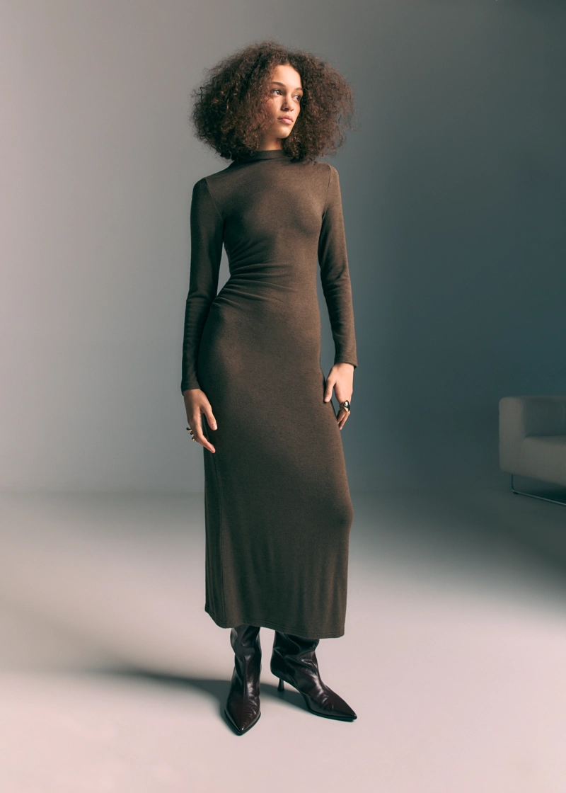 Трикотажное платье миди