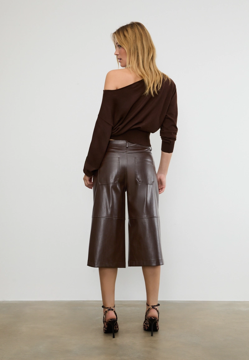 Бермуды из искусственной кожи