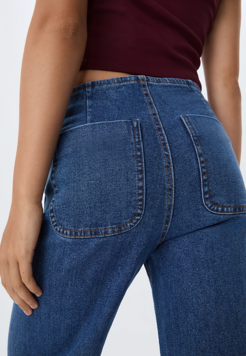 Джинсы D77 в минималистичном стиле с карманами