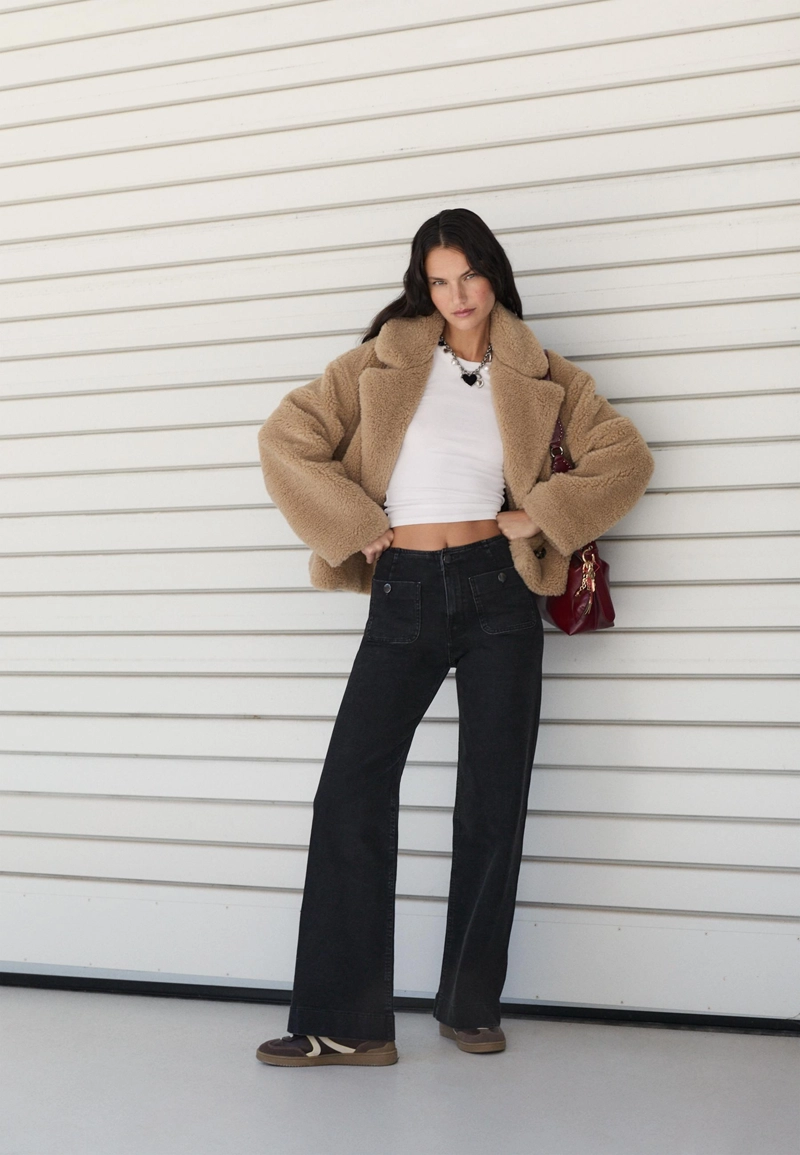 Джинсы D77 в минималистичном стиле с карманами