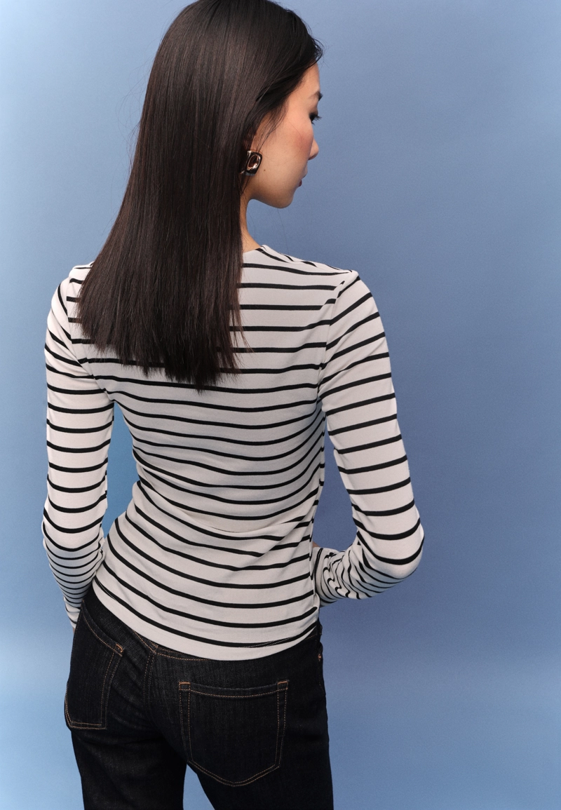 Базовая футболка в полоску с длинными рукавами