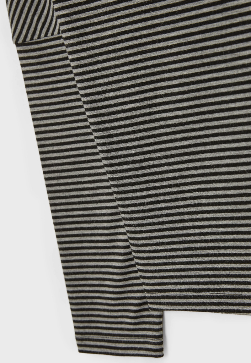 Асимметричная футболка из модала в полоску