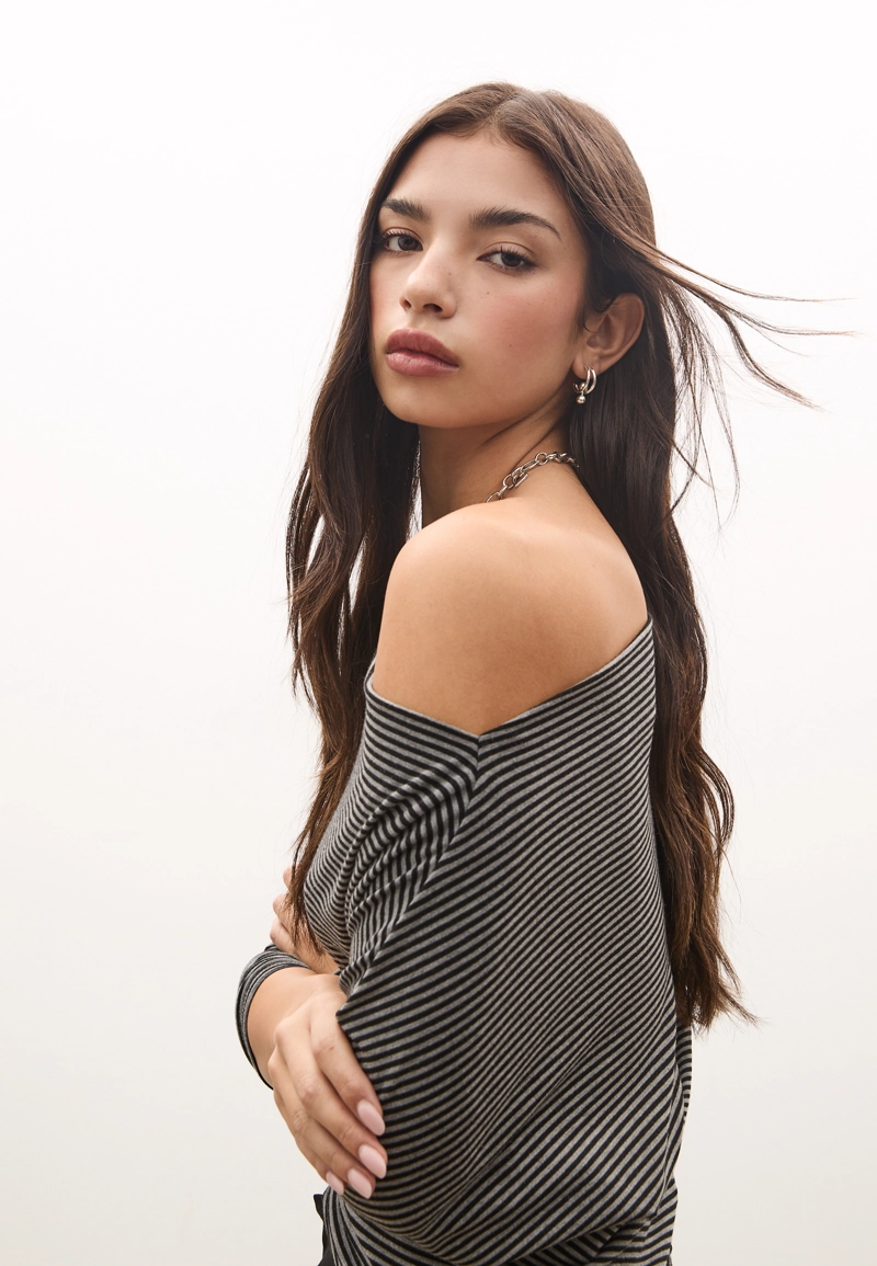 Асимметричная футболка из модала в полоску