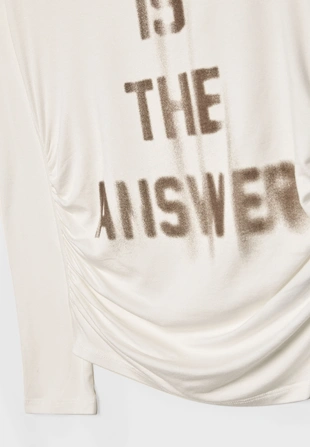 Футболка с асимметричным позиционным принтом- Заказать в России