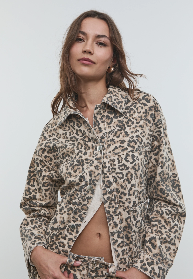 Куртка из твила с леопардовыми карманами