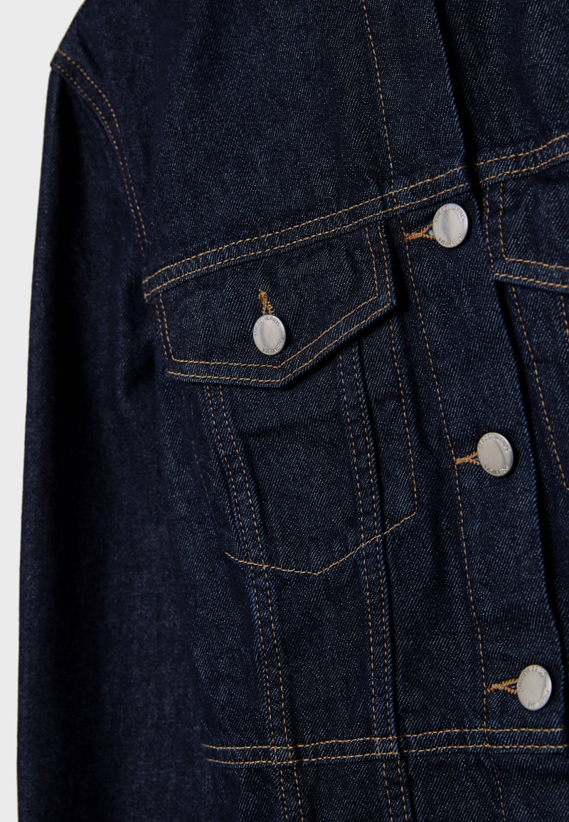 Приталенная джинсовая куртка