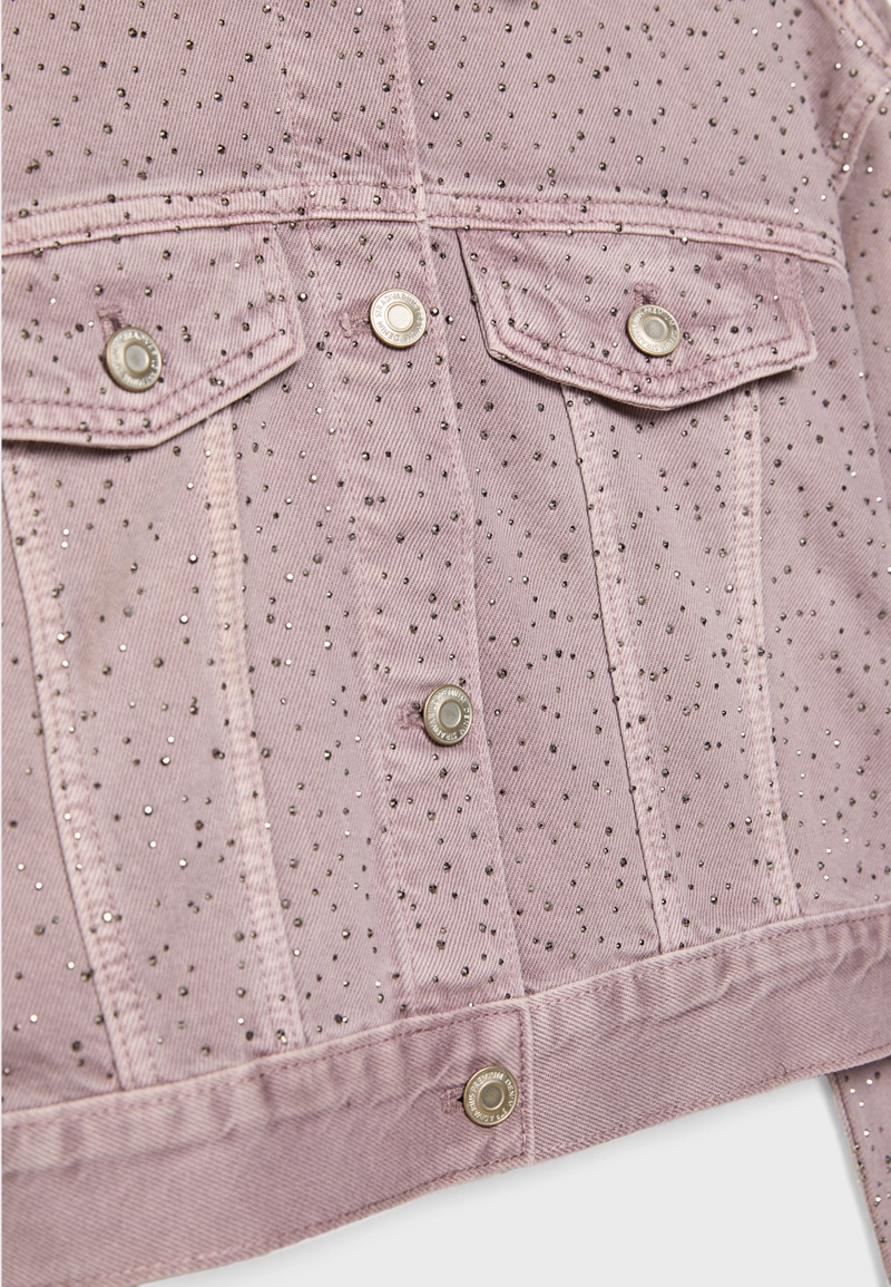 Джинсовая куртка с блестящей отделкой