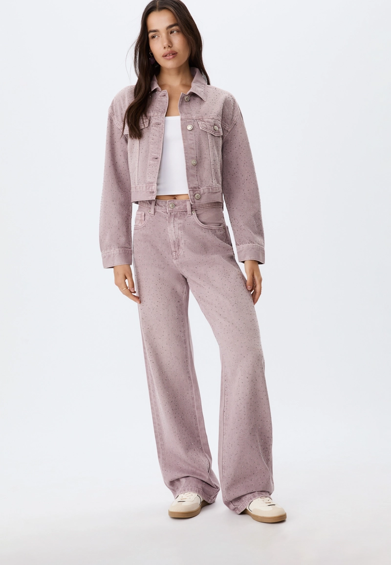 Джинсовая куртка с блестящей отделкой