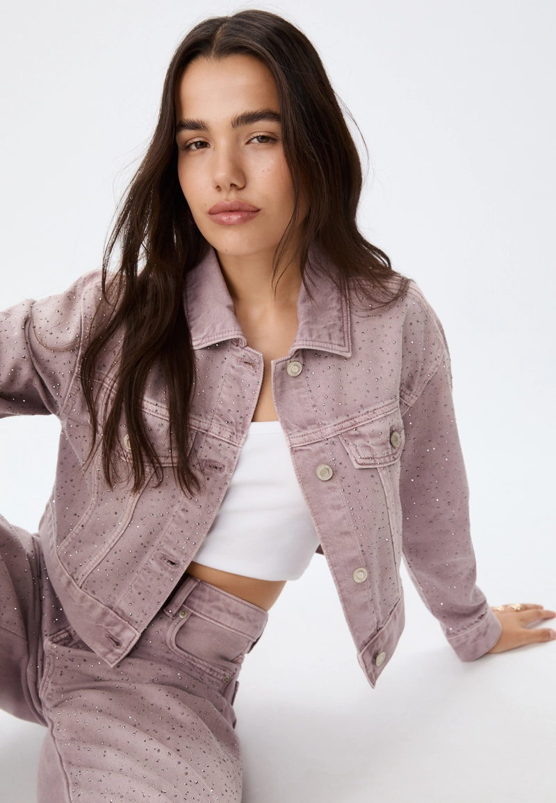 Джинсовая куртка с блестящей отделкой