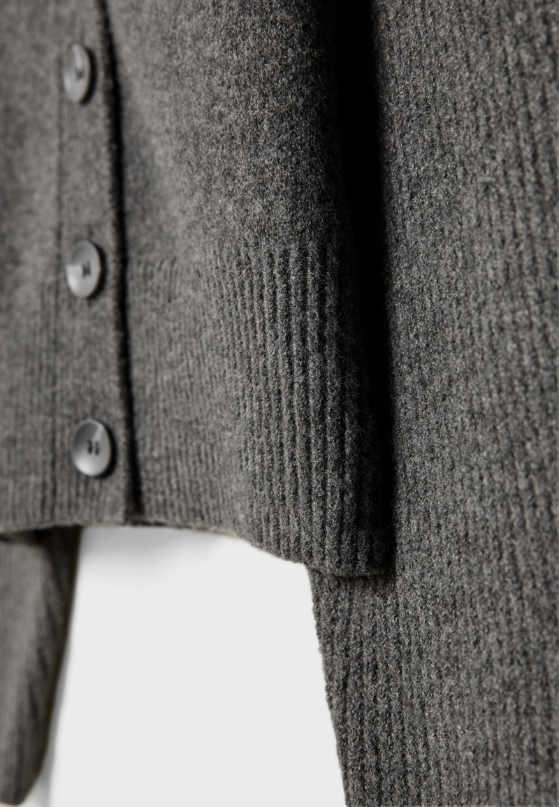 Вязаный жакет на пуговицах