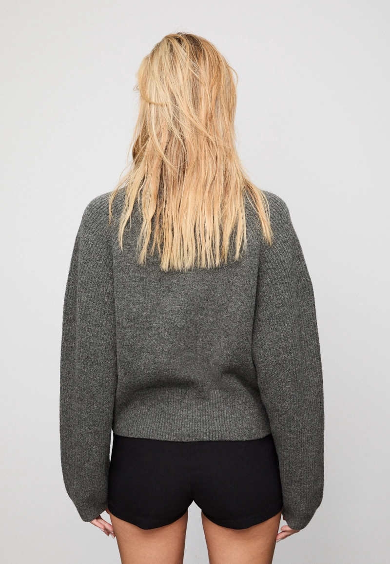 Вязаный жакет на пуговицах