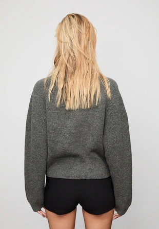 Вязаный жакет на пуговицах- Заказать в России