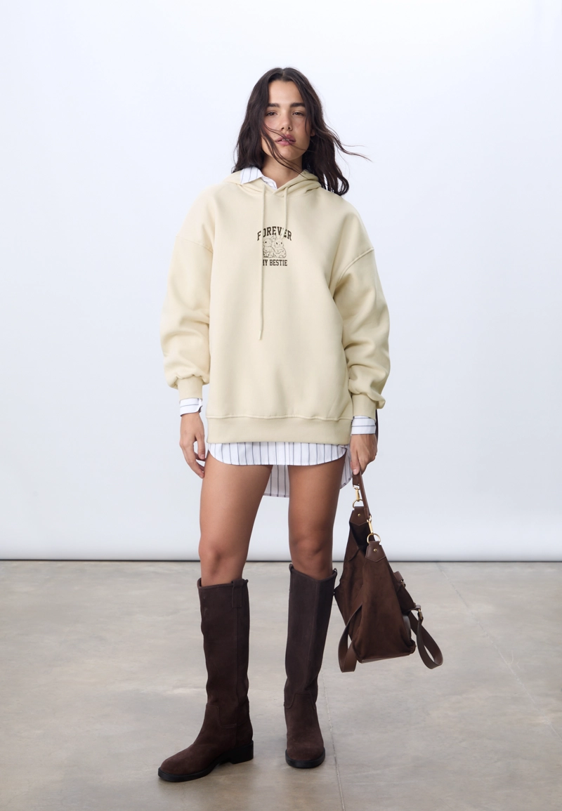 Толстовка с капюшоном и графическим принтом