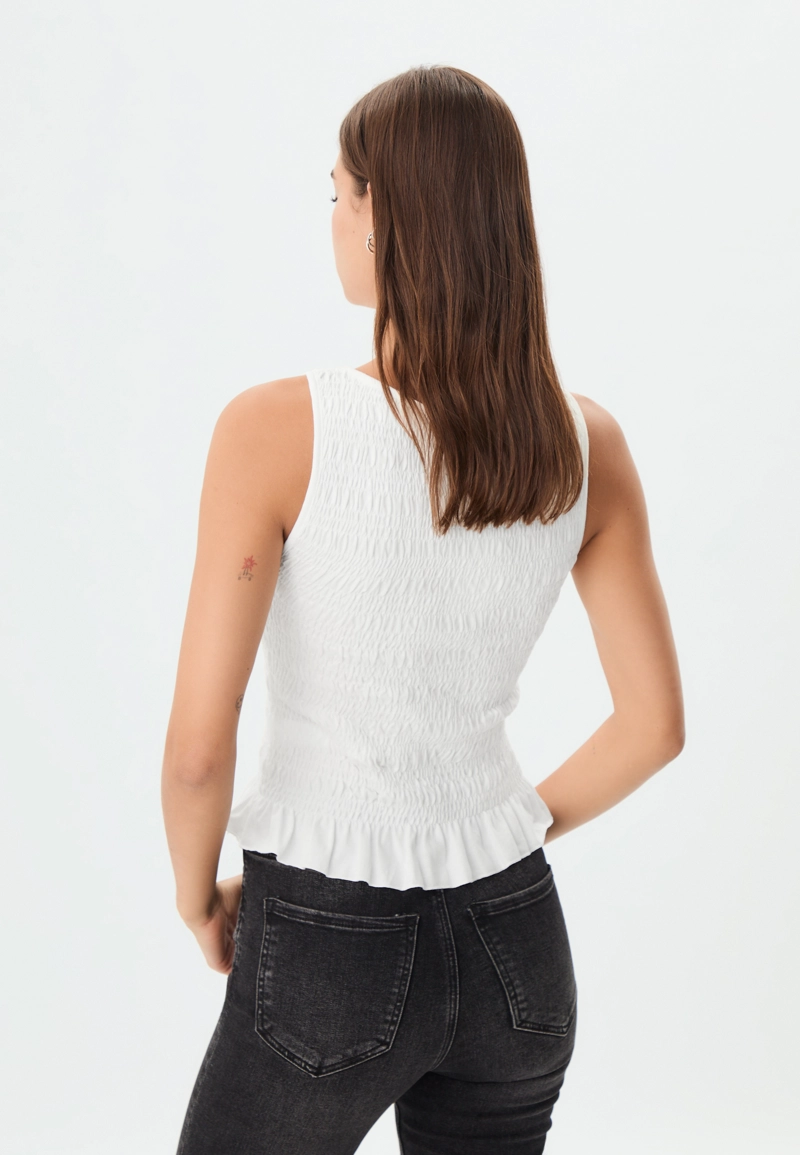 Футболка с оборками и сборками