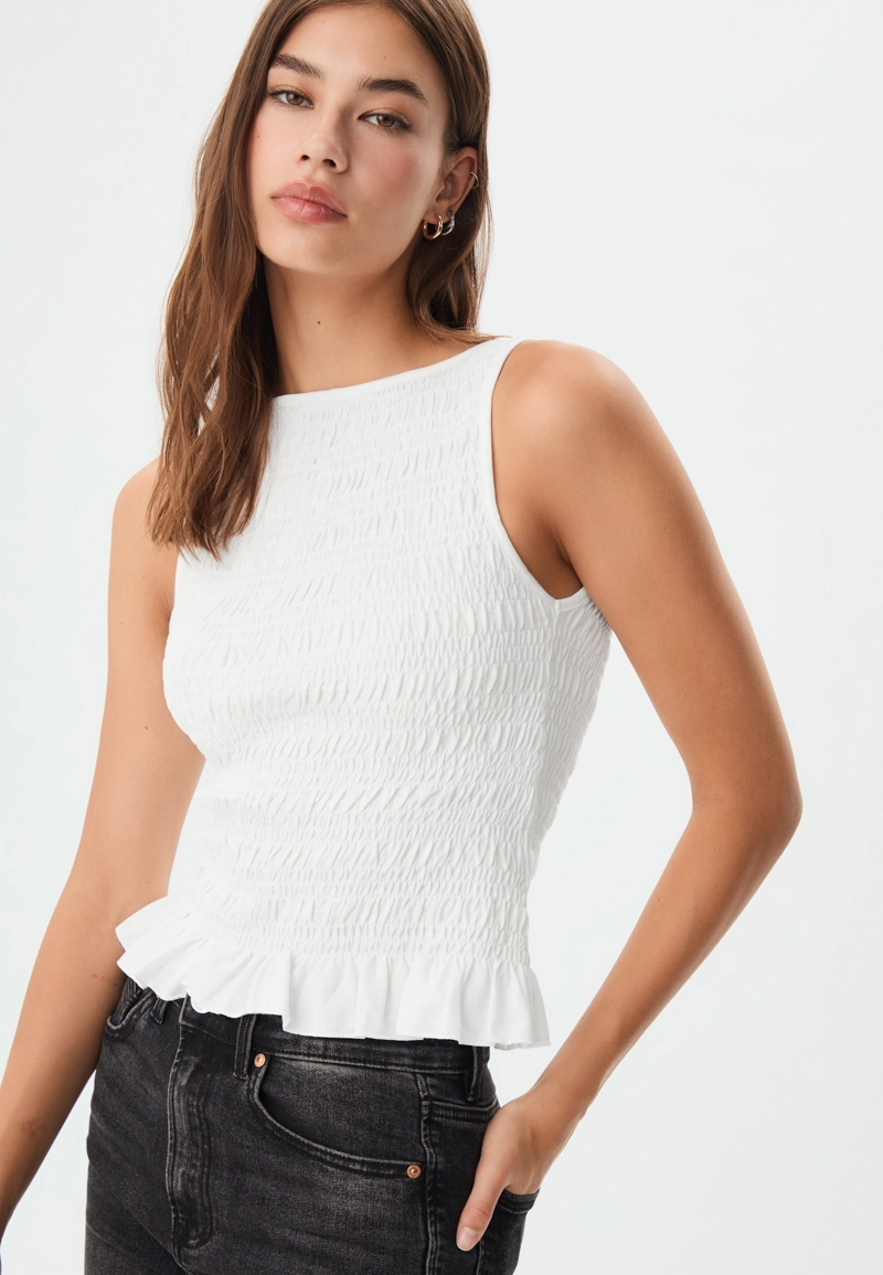 Футболка с оборками и сборками