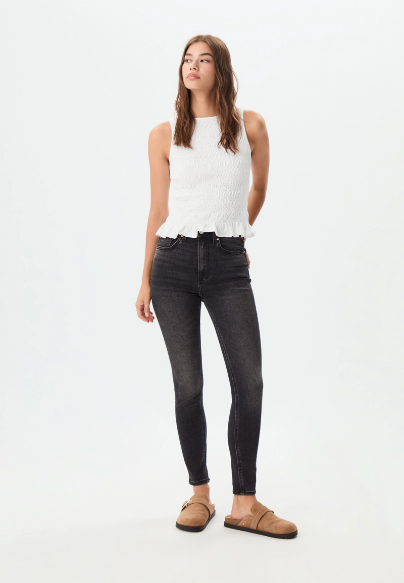 Футболка с оборками и сборками