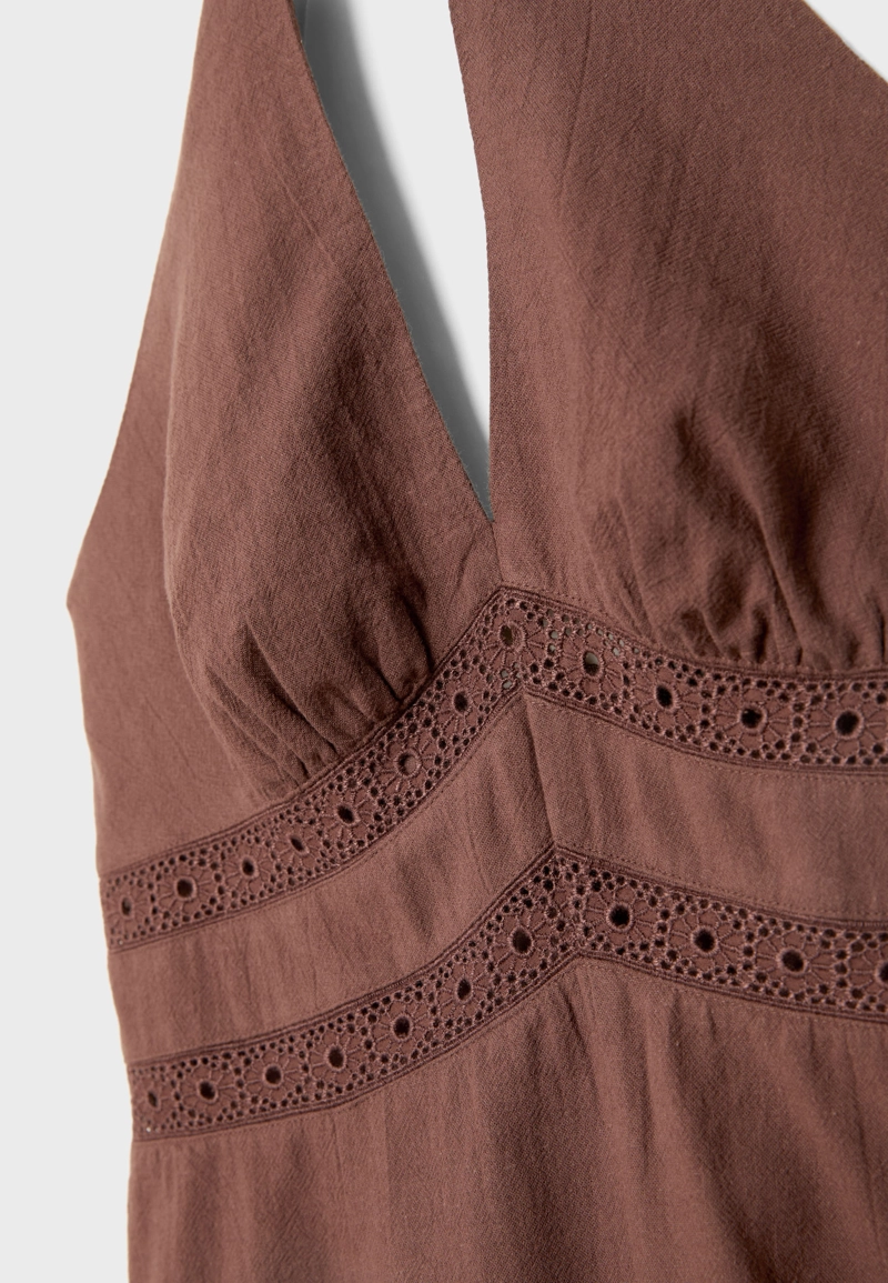 Короткое платье с горловиной халтер из льняной ткани