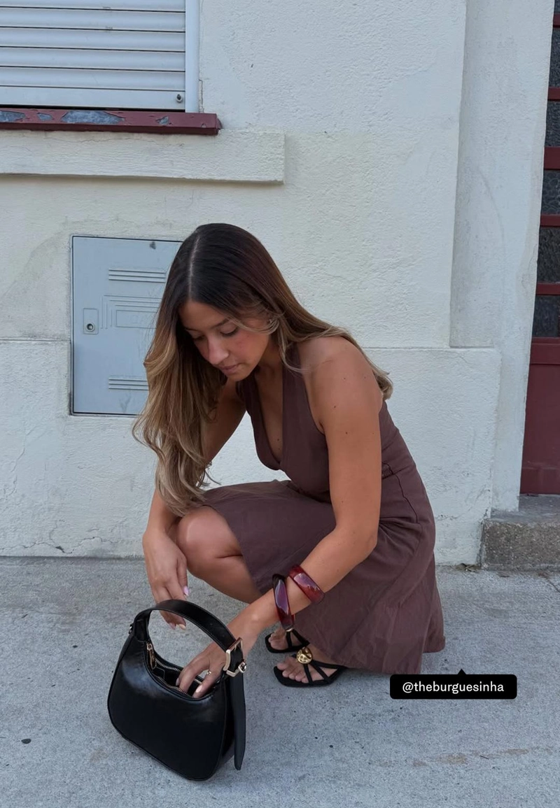 Короткое платье с горловиной халтер из льняной ткани