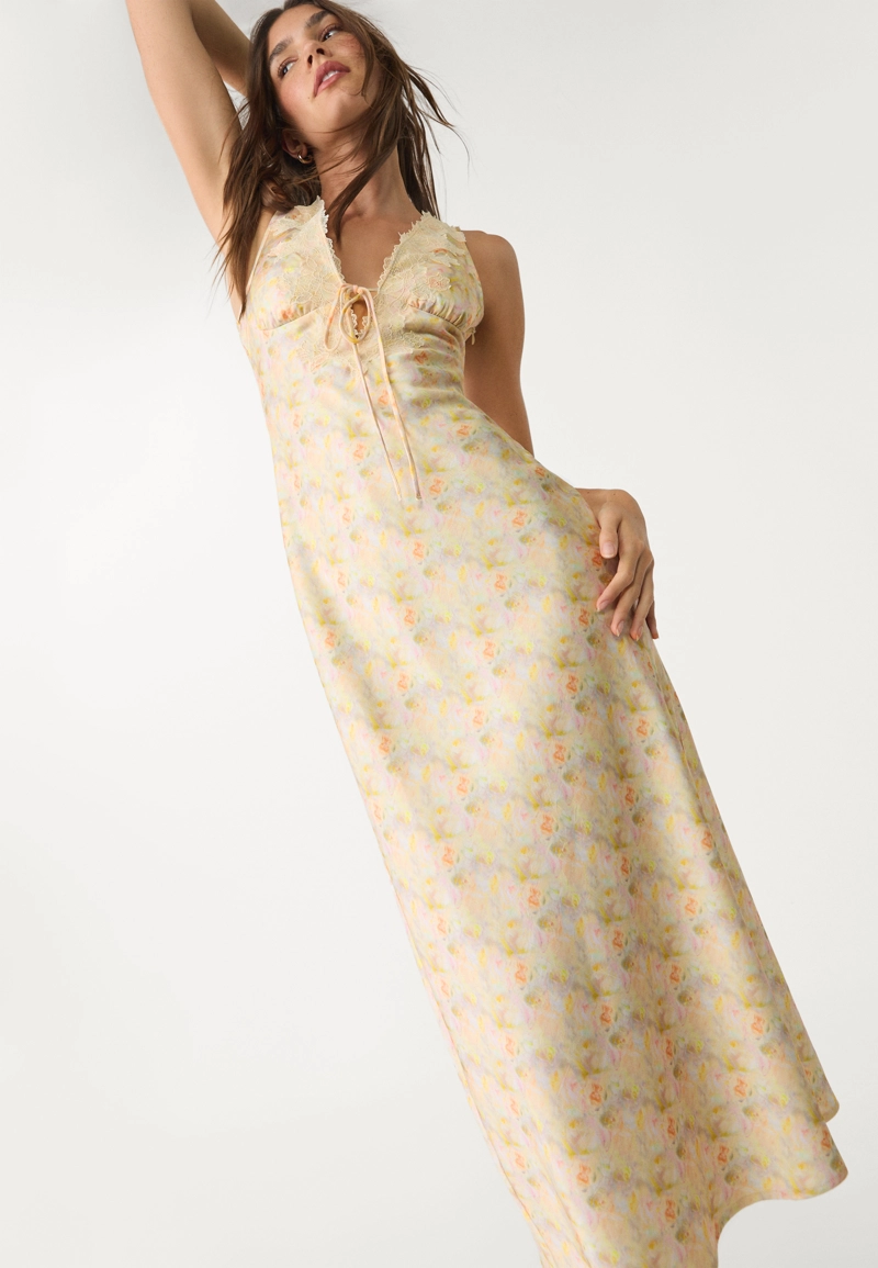 Атласное платье миди с кружевом