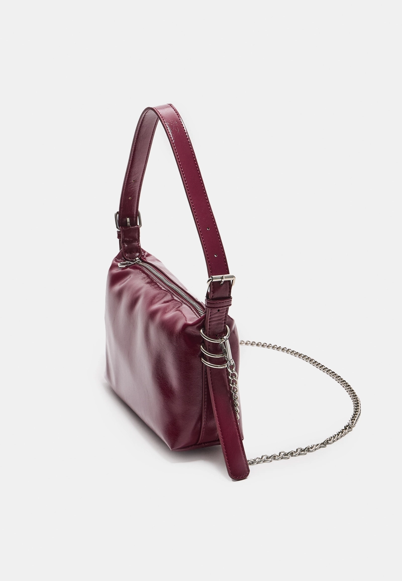 Сумка через плечо с детальной ручкой