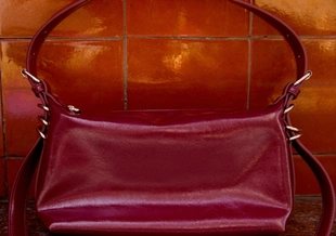 Сумка через плечо с детальной ручкой- Заказать в России