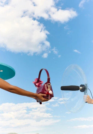 Сумка через плечо с детальной ручкой- Заказать в России