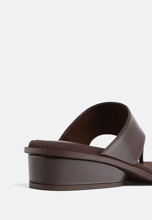 Сандалии на танкетке- Заказать в России