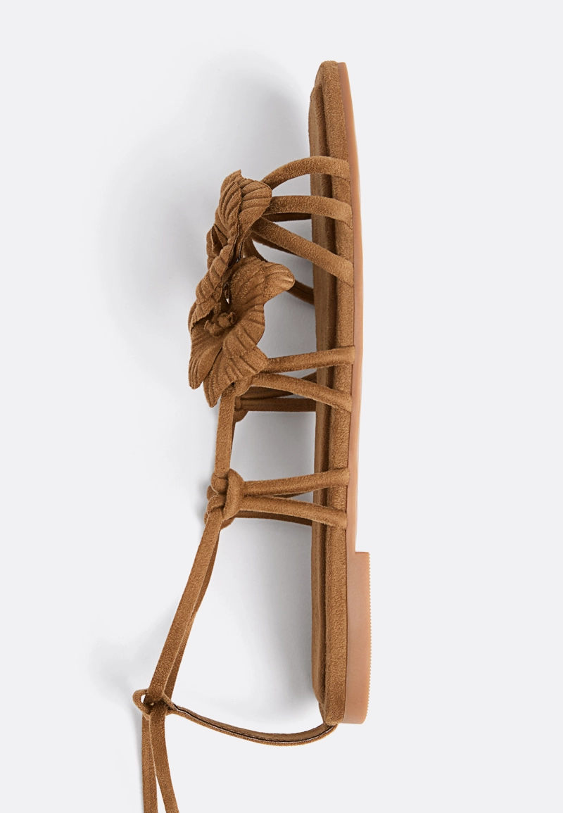 Плоские сандалии с цветочным декором