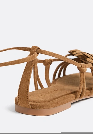 Плоские сандалии с цветочным декором- Заказать в России