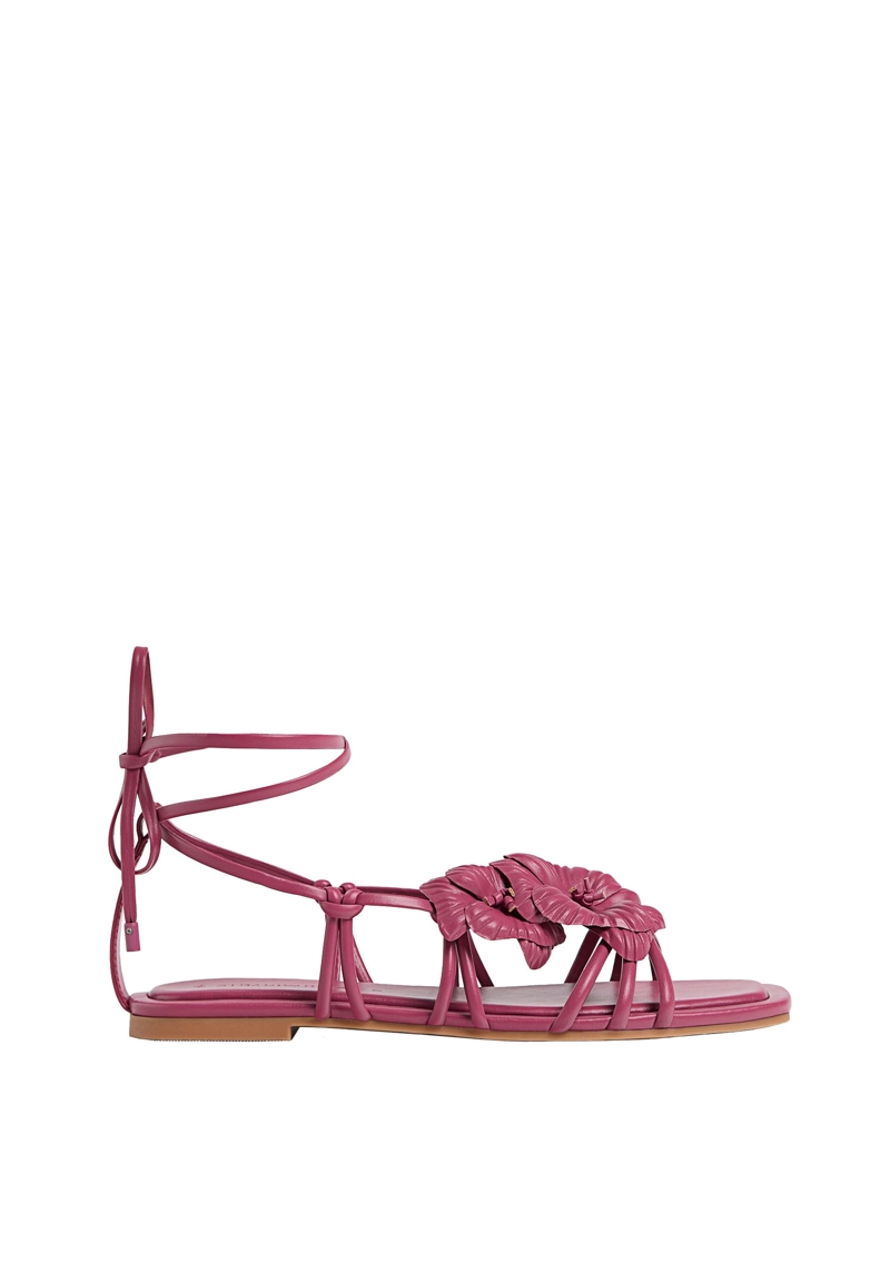 Плоские сандалии с цветком