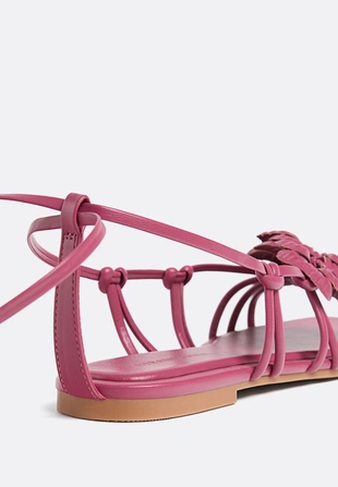 Плоские сандалии с цветком- Заказать в России