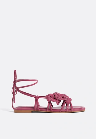 Плоские сандалии с цветком- Заказать в России