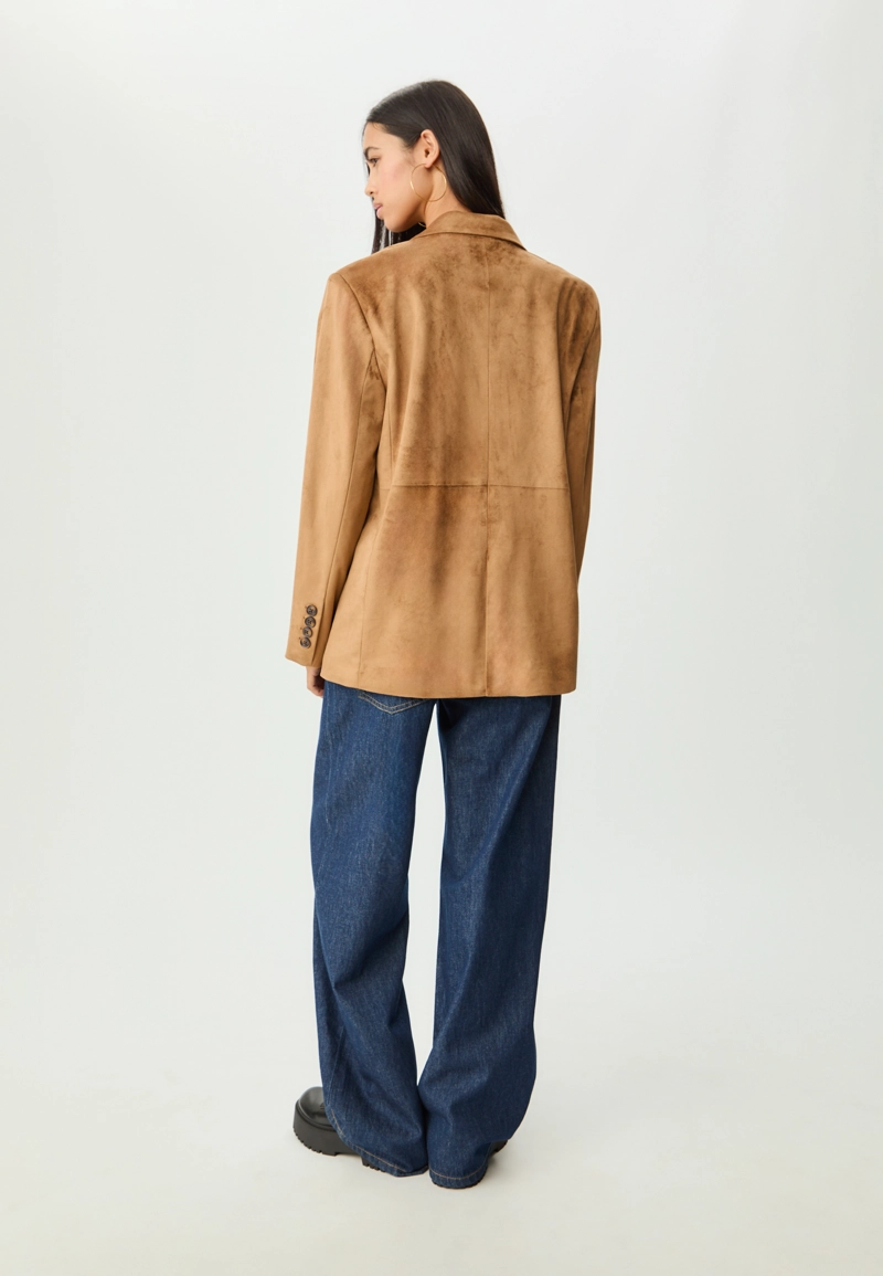 Пиджак с карманами из искусственной замши