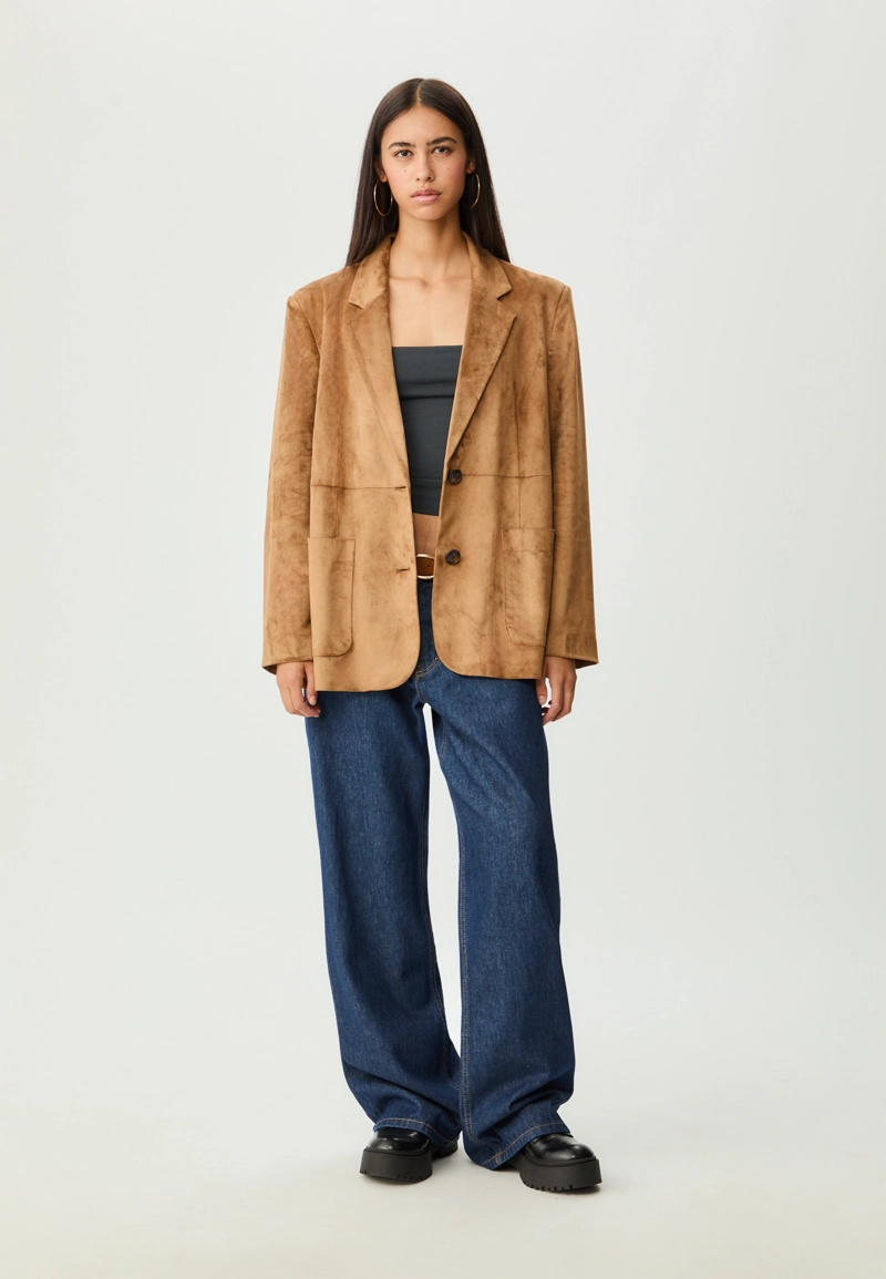 Пиджак с карманами из искусственной замши