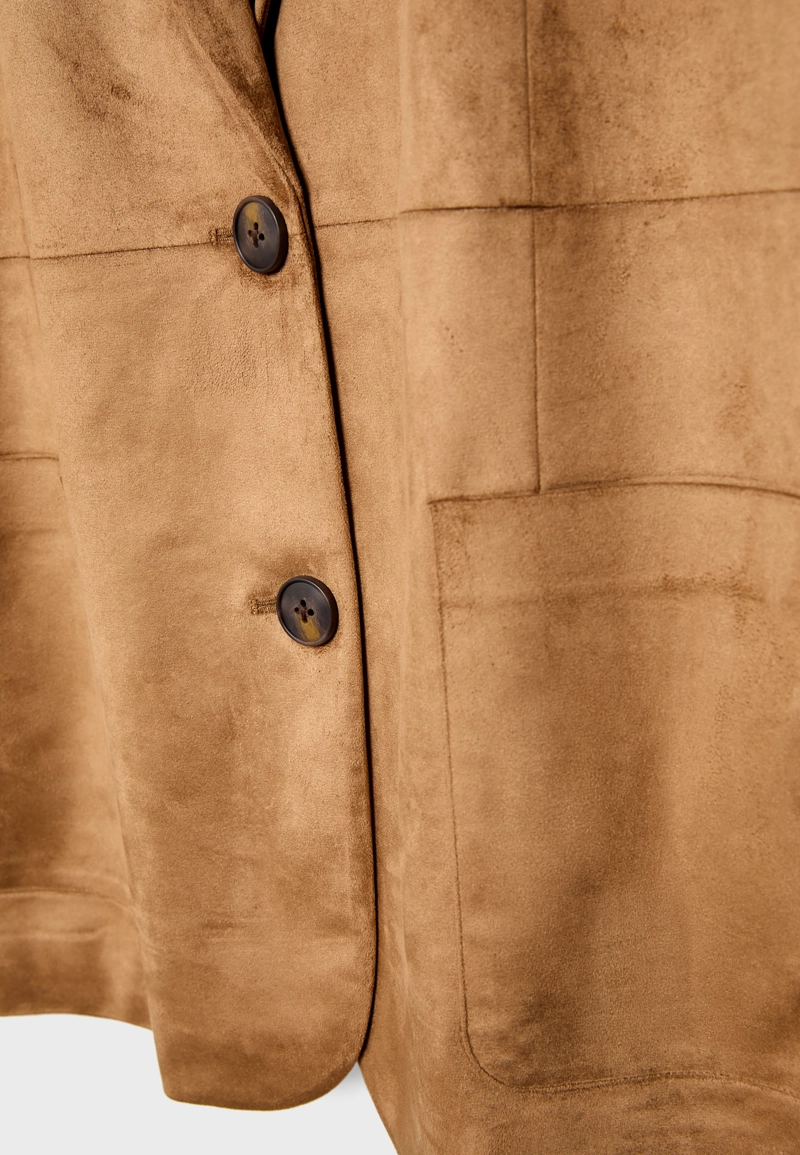 Пиджак с карманами из искусственной замши