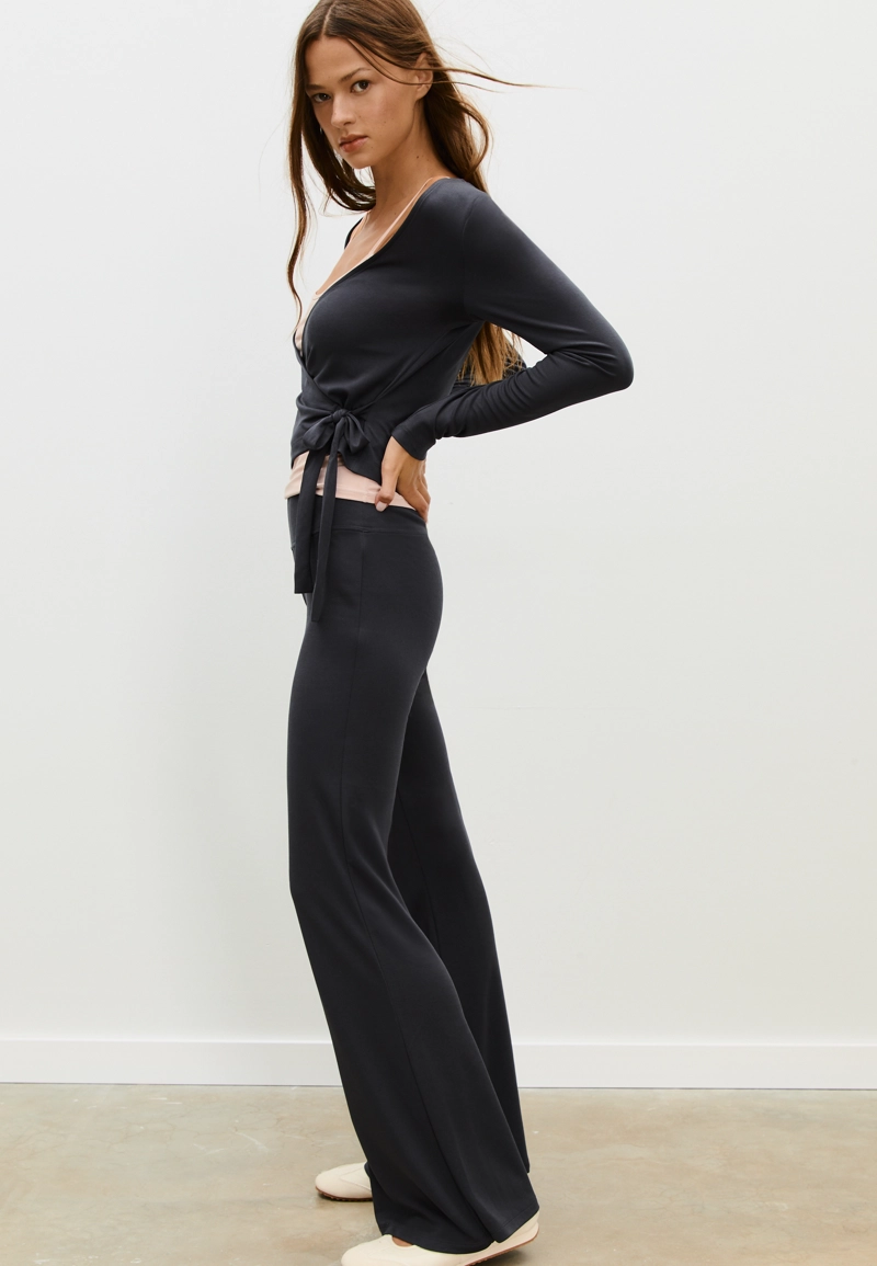 Мягкие брюки клеш из модала