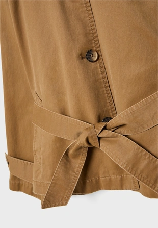 Укороченный тренч с вощеным покрытием и поясом- Заказать в России