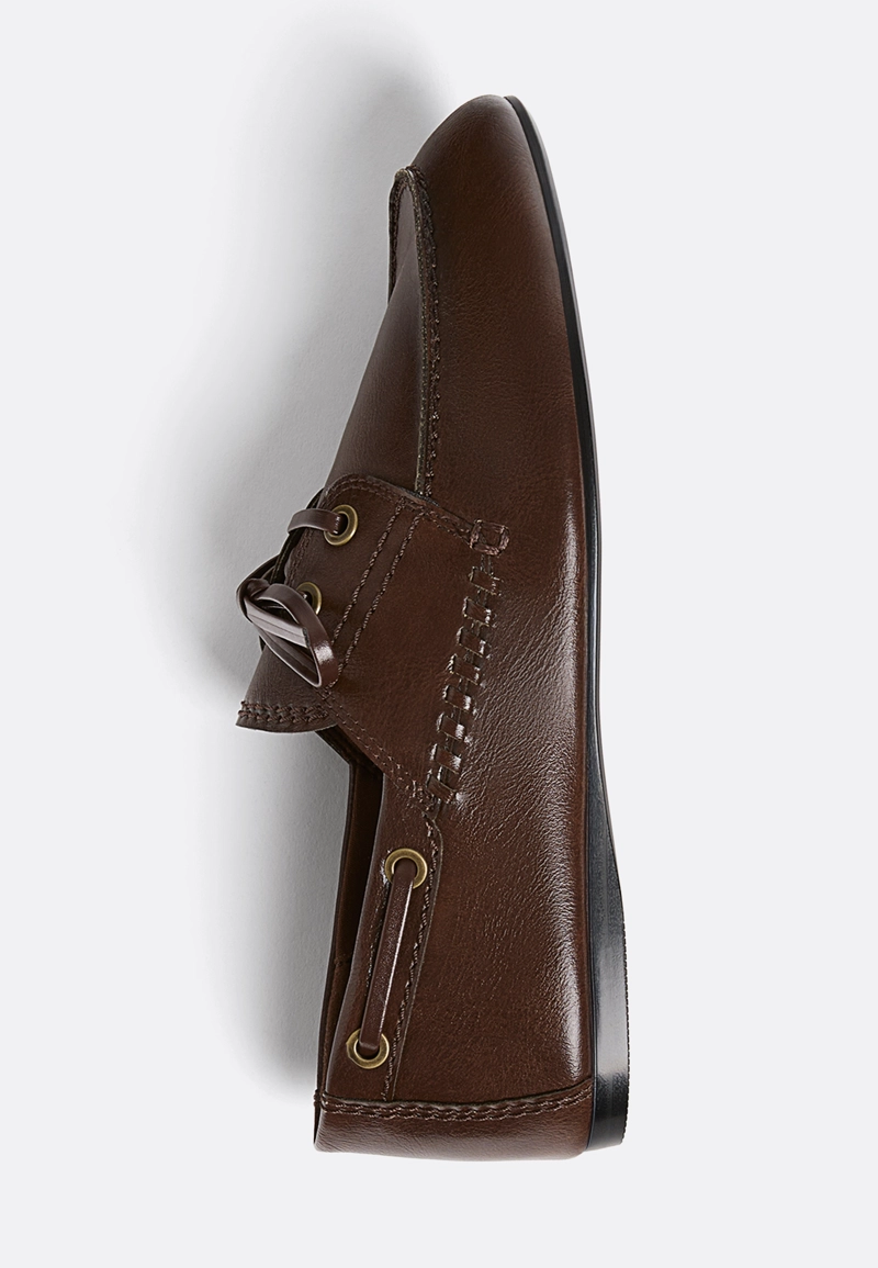 Мокасины с декоративной строчкой