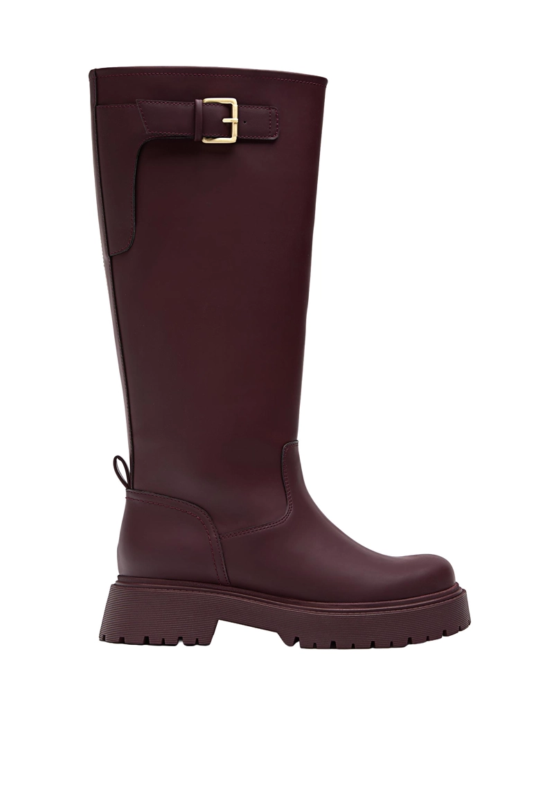 Резиновые сапоги на плоской подошве