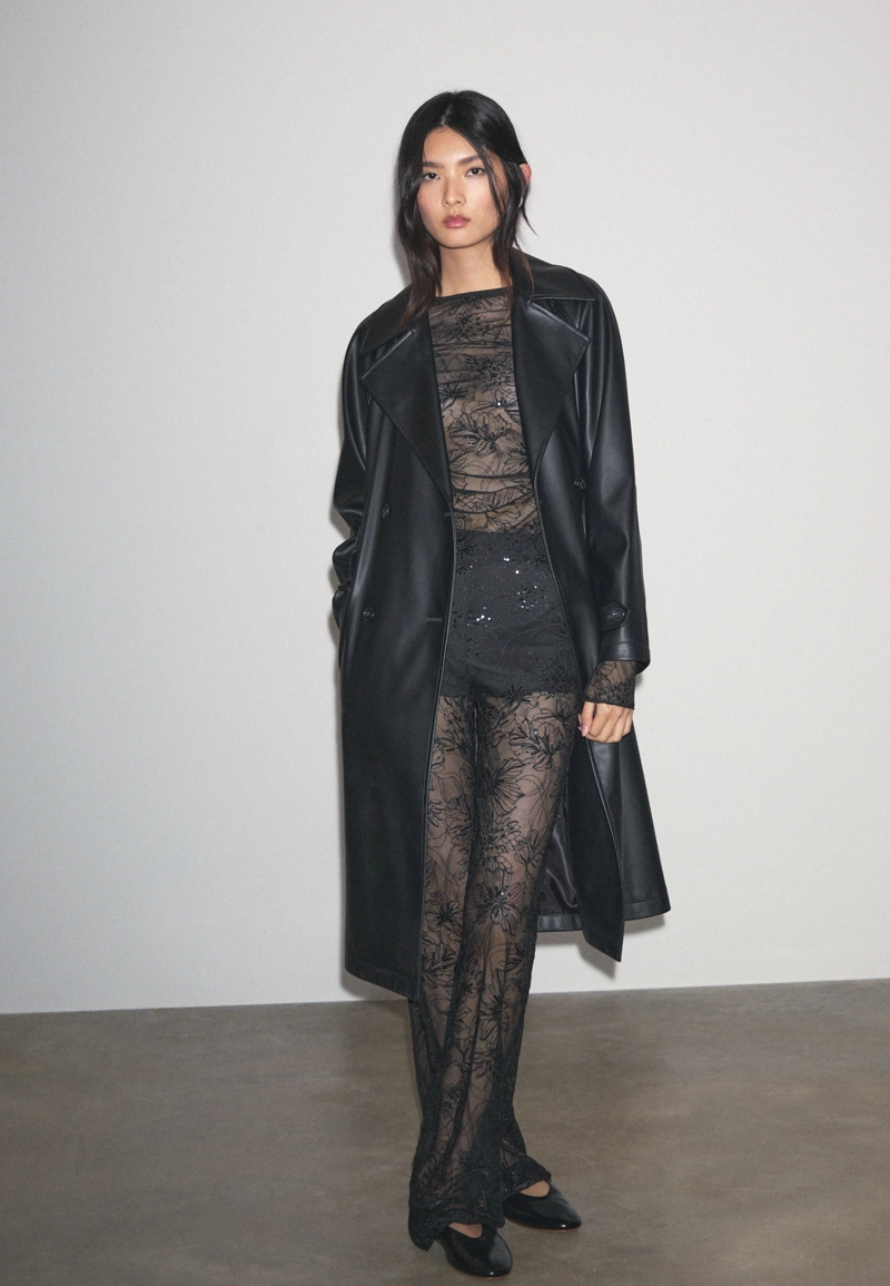 Полупрозрачная футболка со сборками и блестящей отделкой