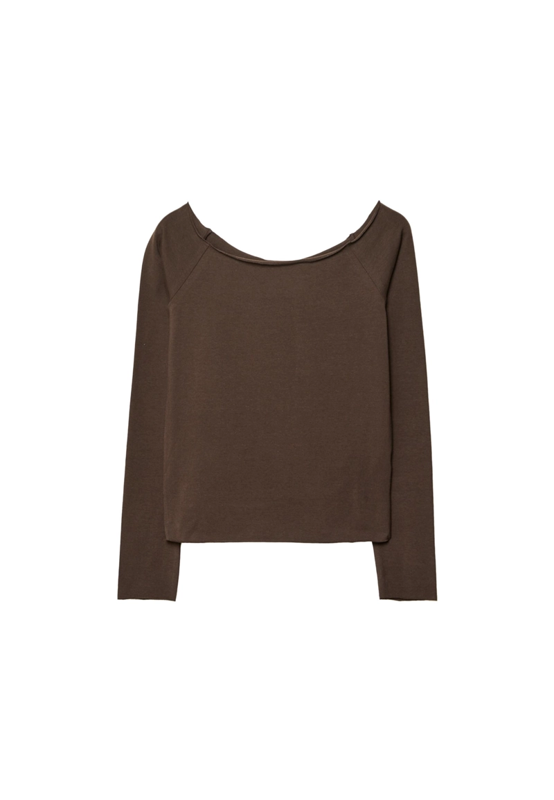 Футболка с открытыми плечами