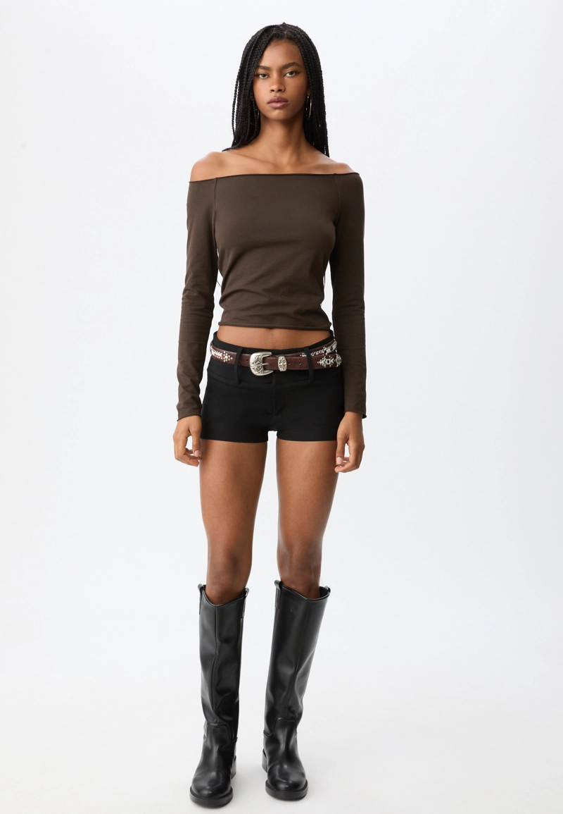 Футболка с открытыми плечами