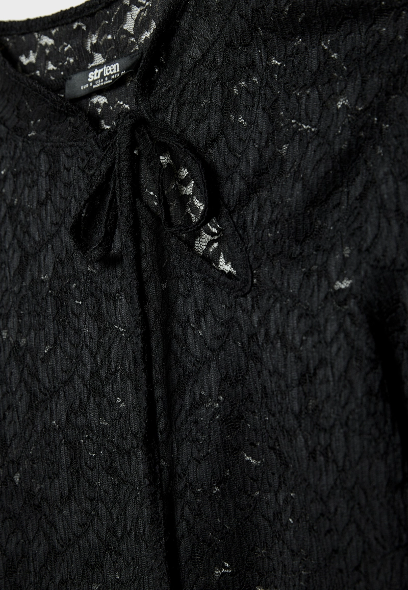 Укороченная кружевная футболка